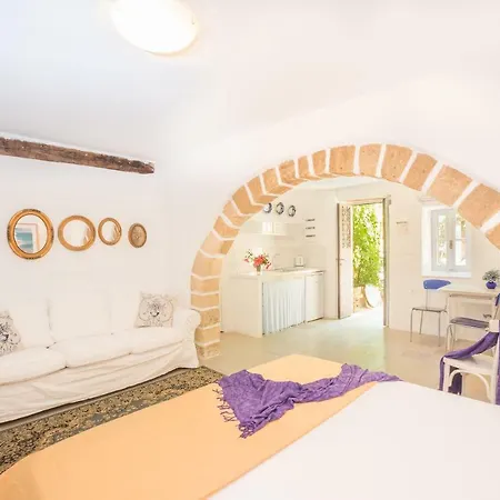 El Rhodian Villa 公寓